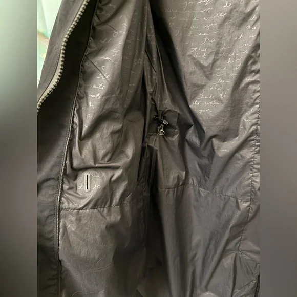 Lululemon Athletica Womens Rain Jacket in Black Sz: 6 - Picture 7 of 9